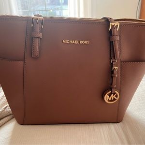 Michael Kors Jet Set Top-Zip Saffiano Leather Medium Tote in Dusty Rose